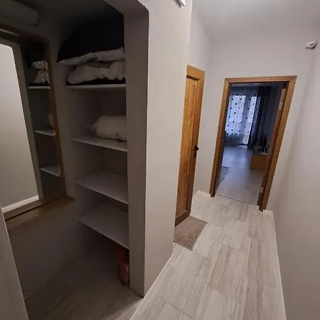 Demokratsia Apartment *