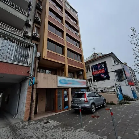 Demokratsia Apartman *